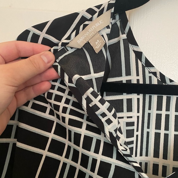 Medium Long Sleeve Banana Republic Blouse - Picture 3 of 3